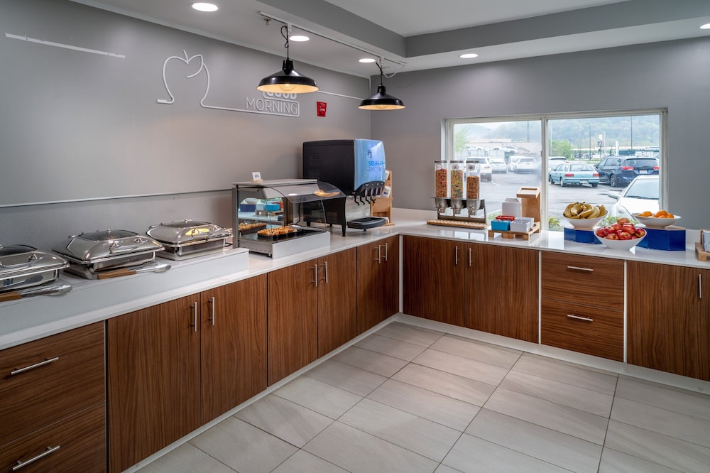 Holiday Inn Express & Suites Charleston-Kanawha City, an IHG Hotel 36/44