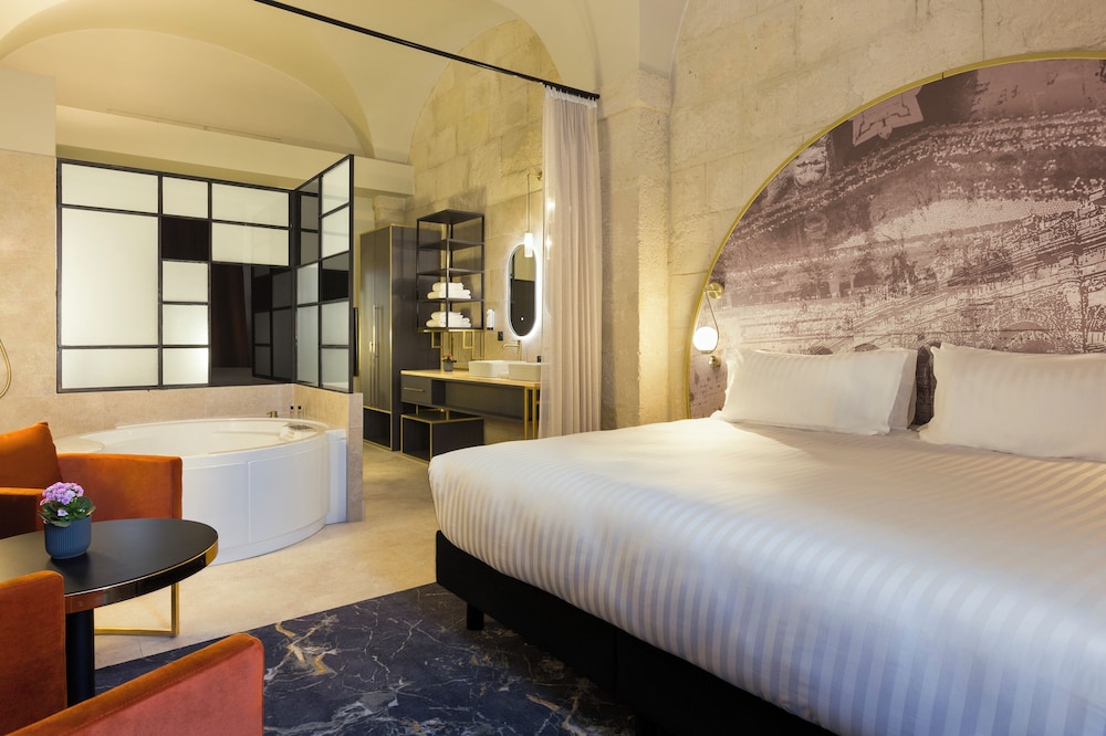 SOWELL Grand Hotel Dieu 8/38
