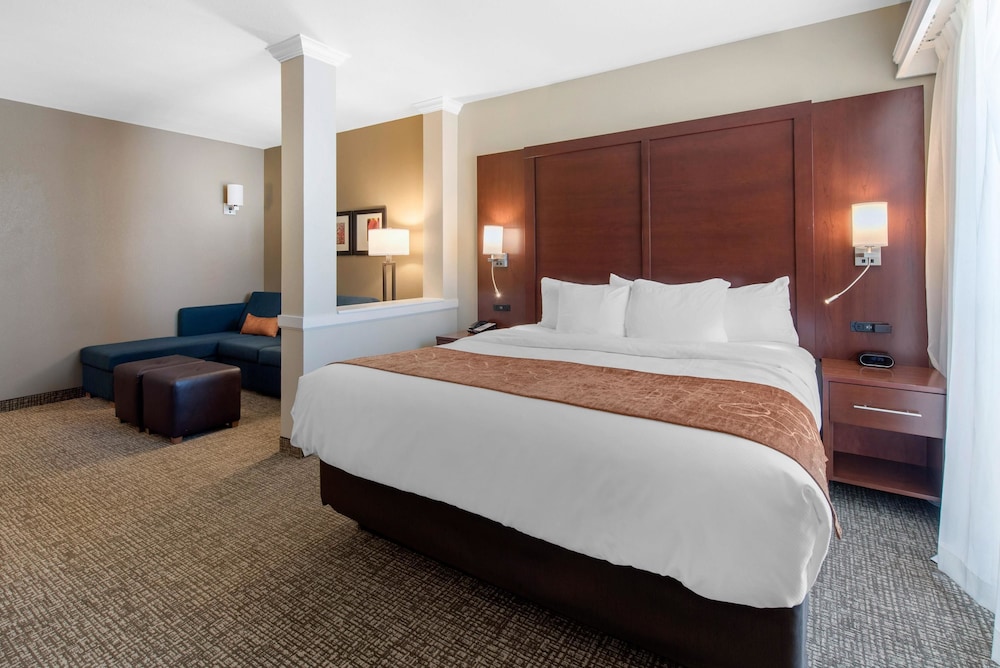 SUITE, KING BED, SOFA, ACCESSIBLE