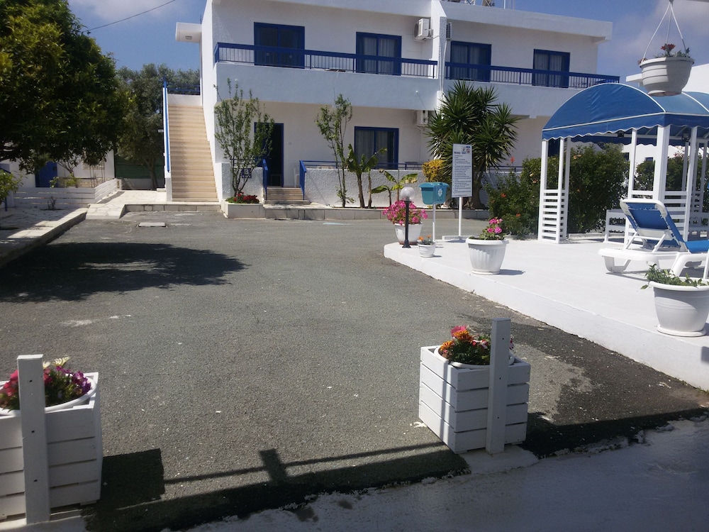 Flokkas Hotel Apartments 45/50
