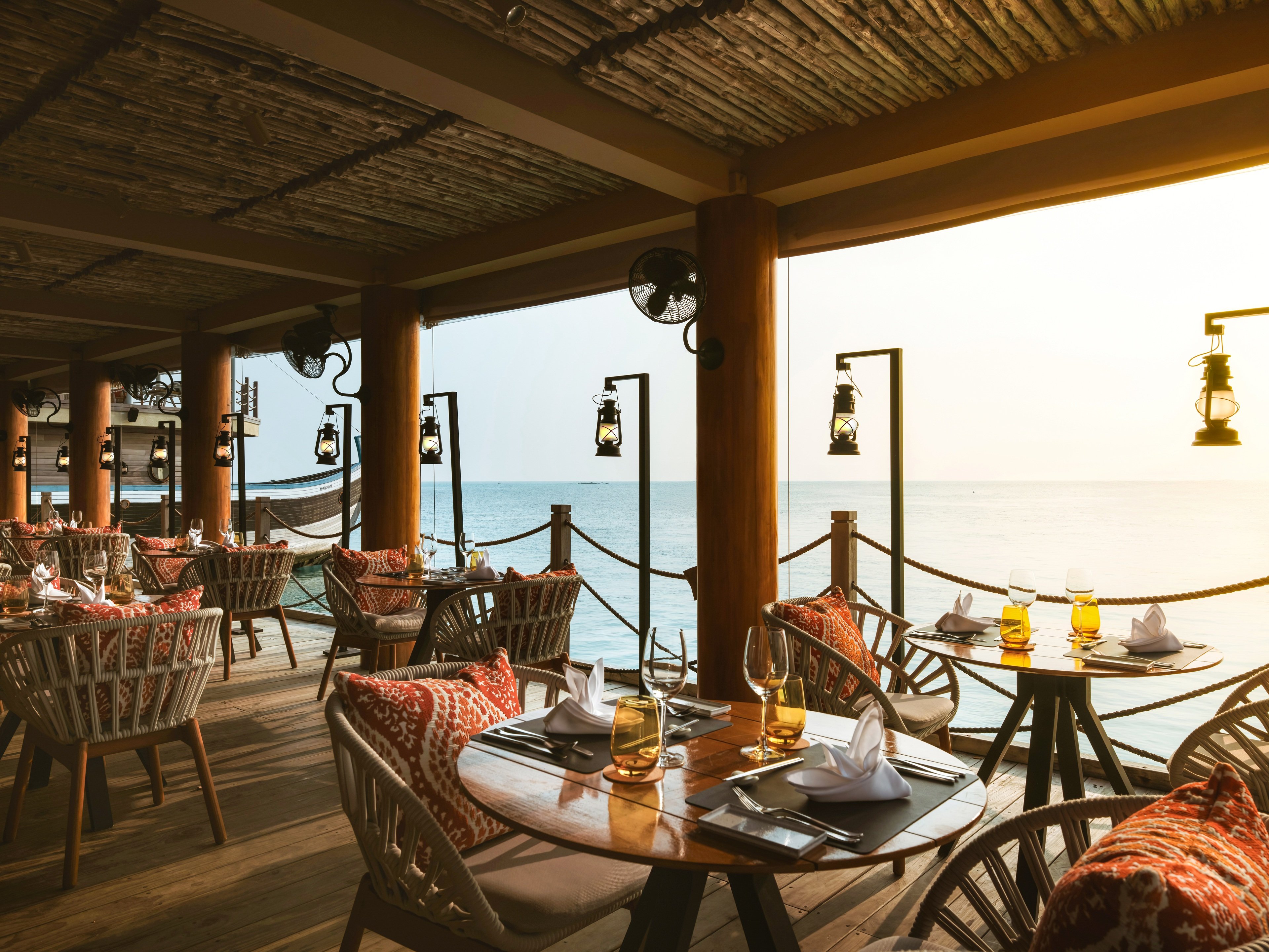 Intercontinental Hotels Maldives Maamunagau Resort 39/55