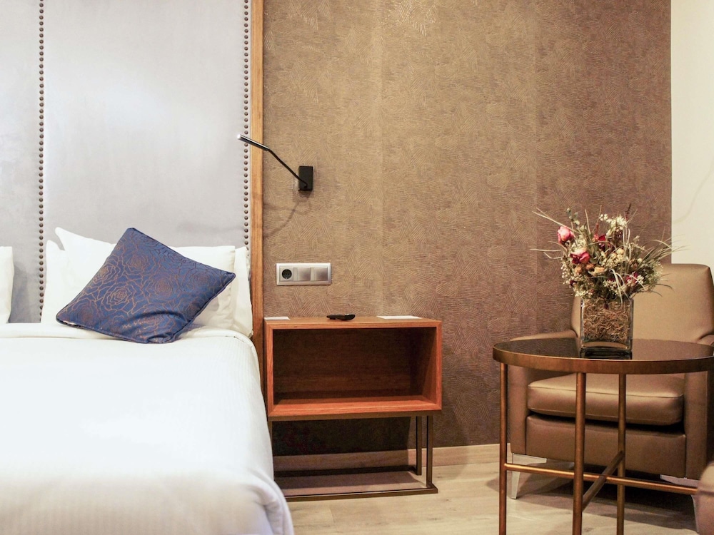 Mercure Madrid Centro Lope De Vega 10/75
