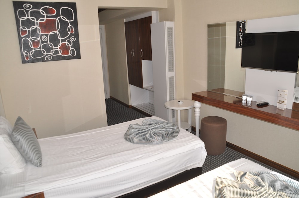Grand Sera Hotel 25/50