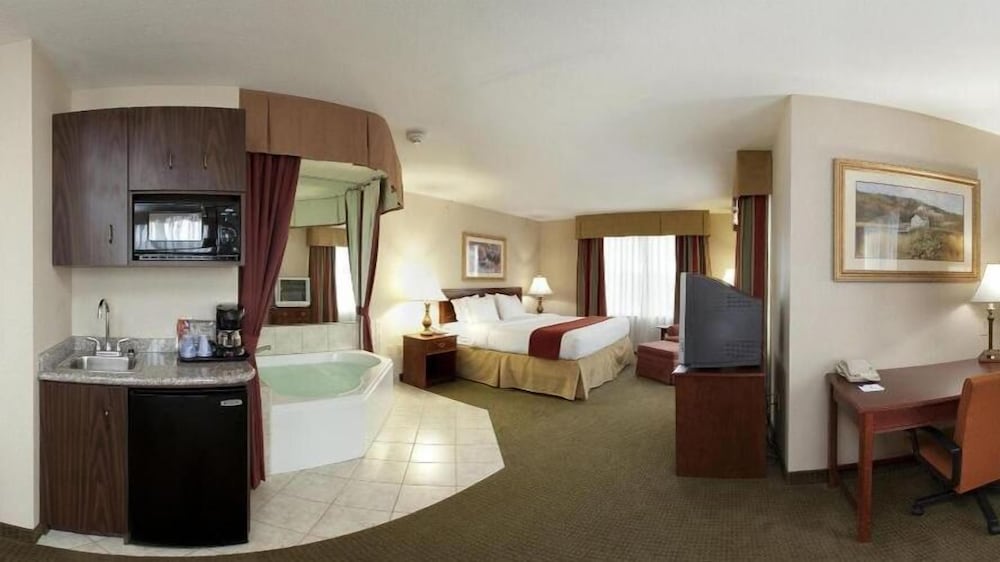 Holiday Inn Express Hotel And Suites Franklin Oil City 36/48
