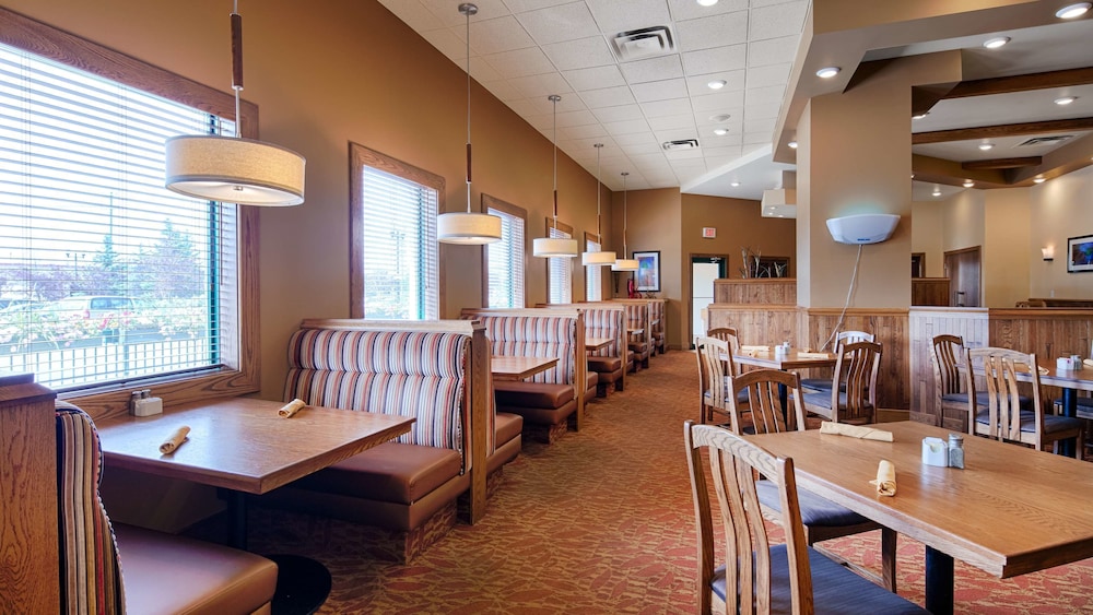 Best Western Plus Winnipeg Airport Hotel 38/45