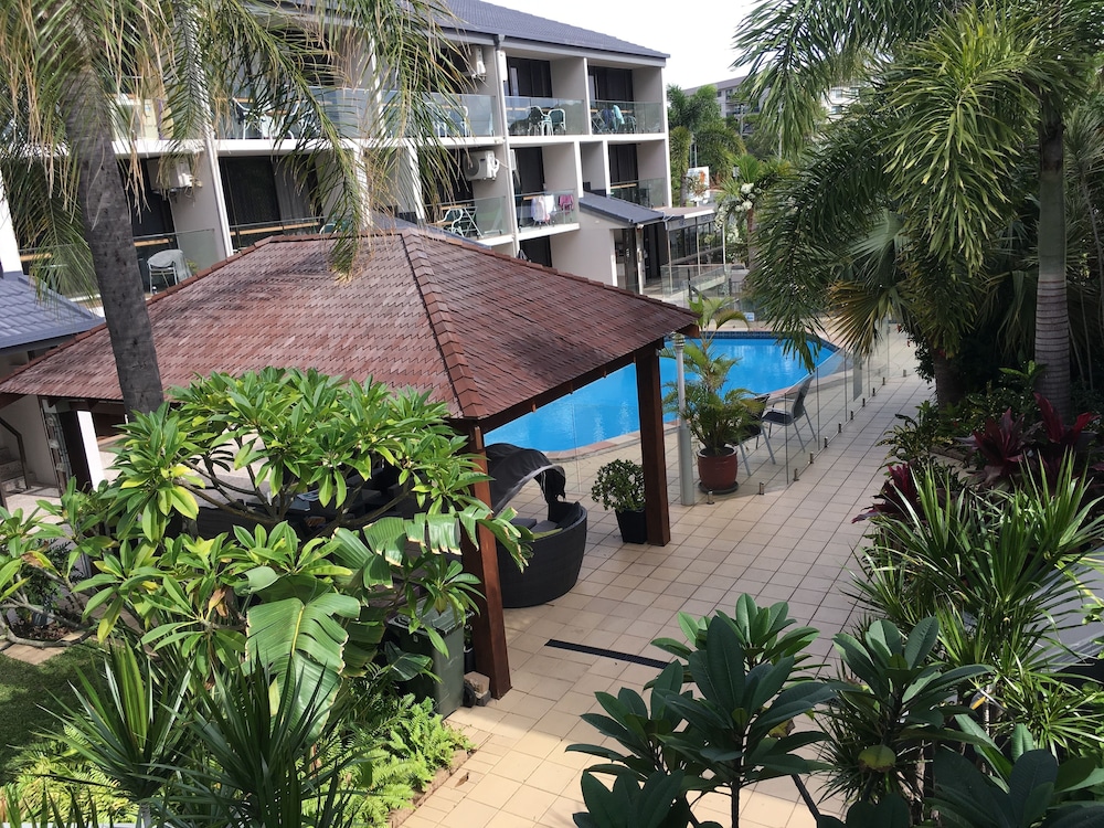 Burleigh Palms Holiday Apartments 7/75