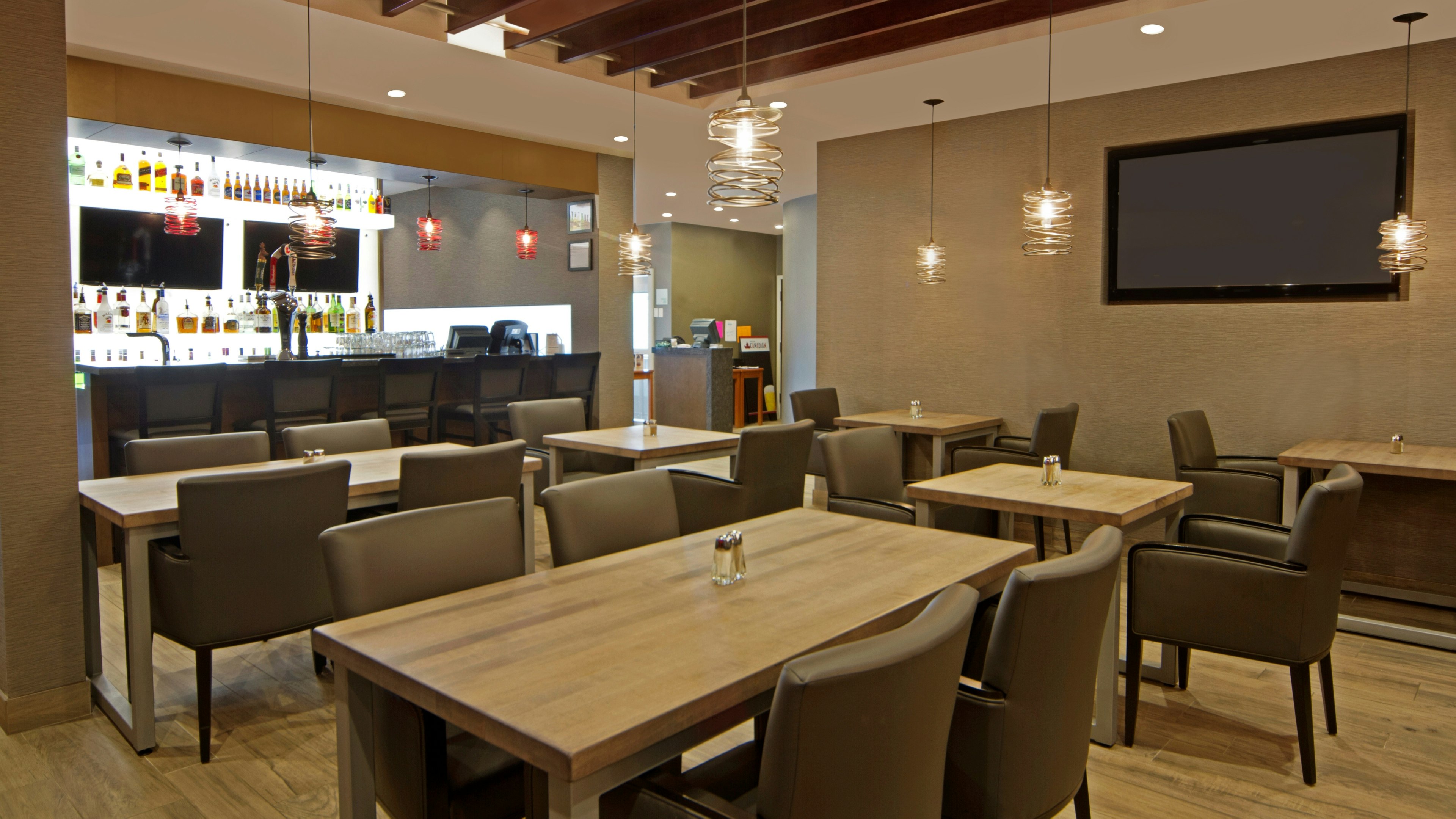 Holiday Inn Calgary- Airport 45/65
