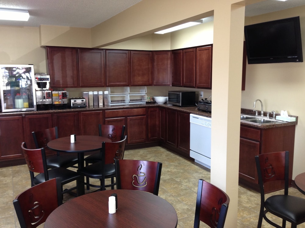 New Victorian Inn and Suites 39/43