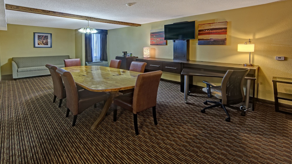 Clarion Hotel & Suites Conference Center Memphis Airport 21/31