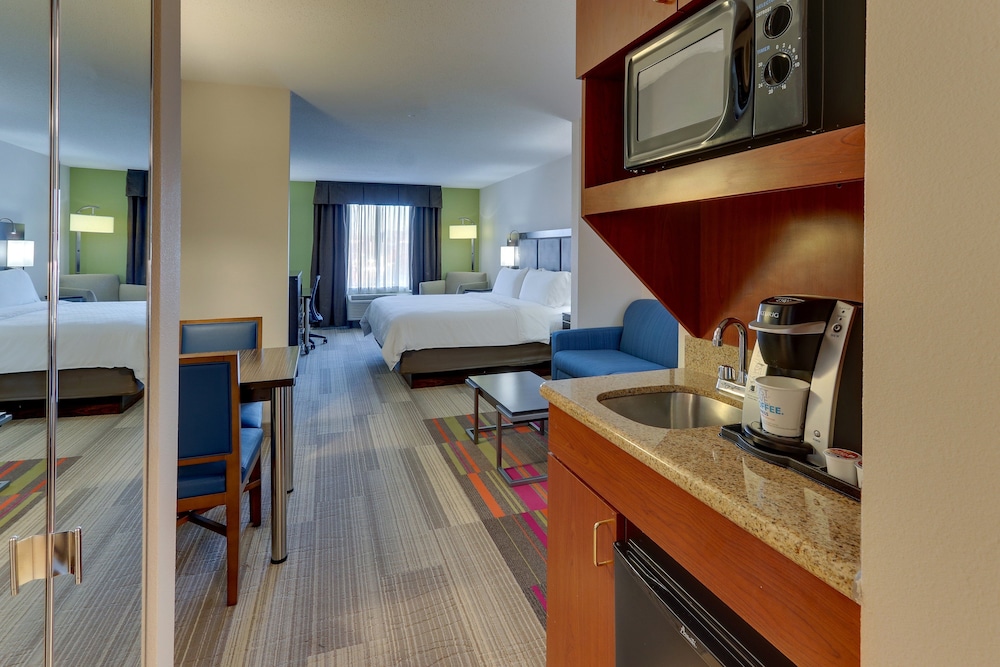 Holiday Inn Express & Suites Dayton-Centerville by IHG 34/52