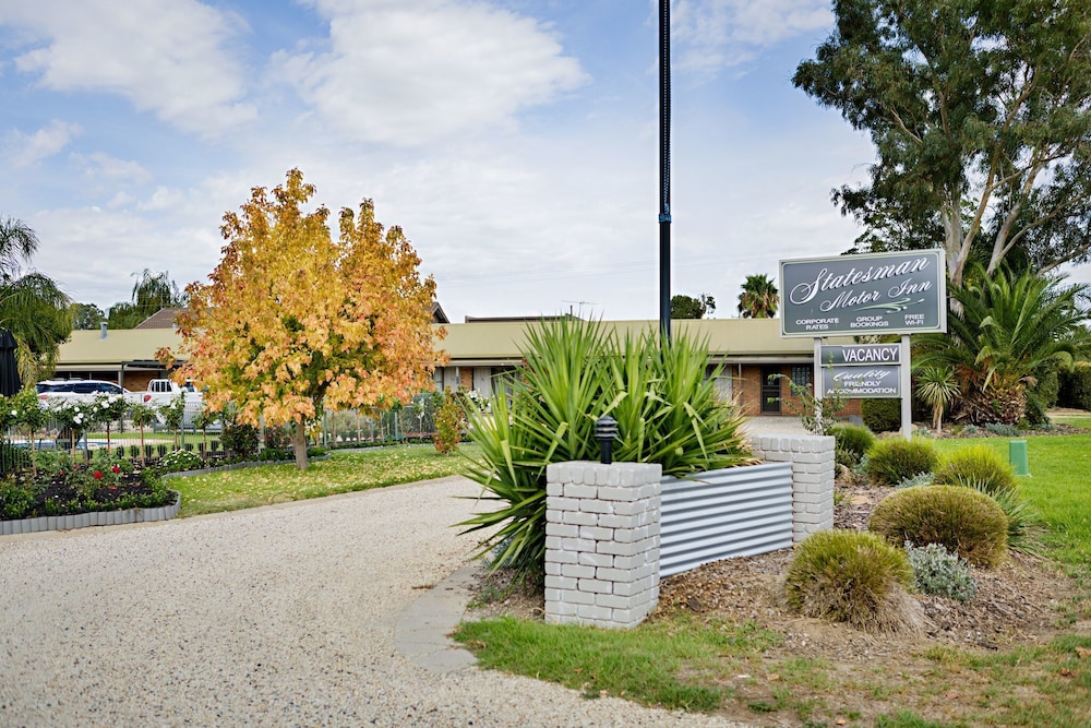 STATESMAN MOTOR INN 15/25