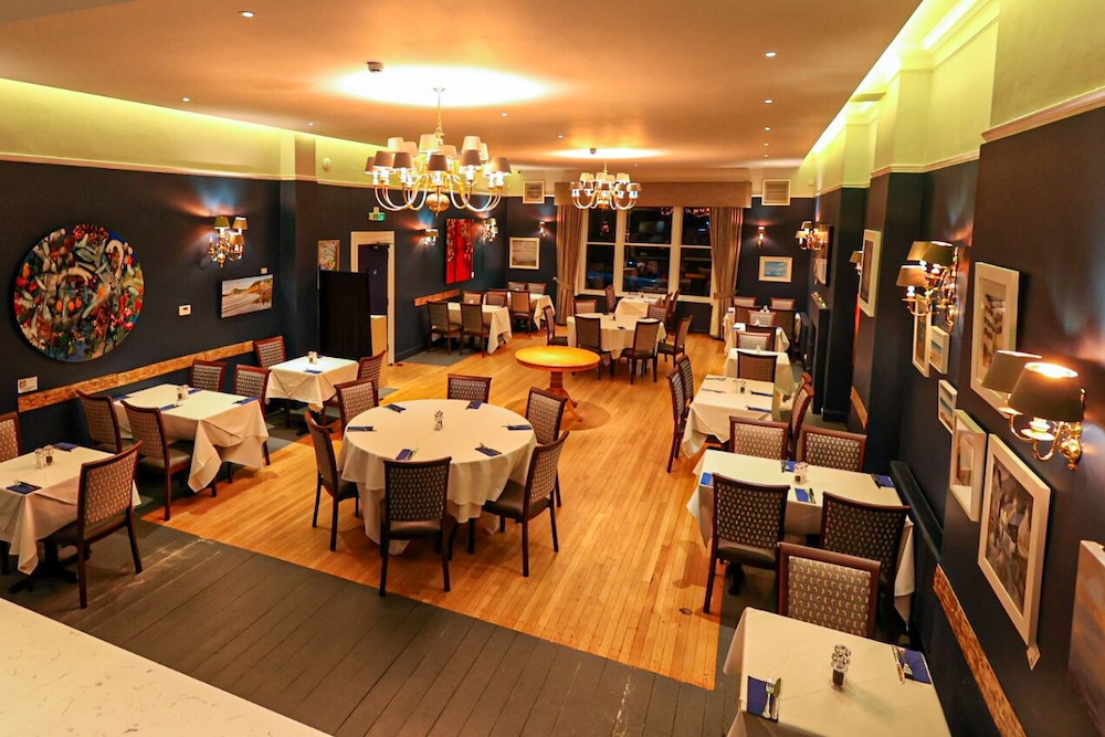 THE MANOR HOTEL 47/71