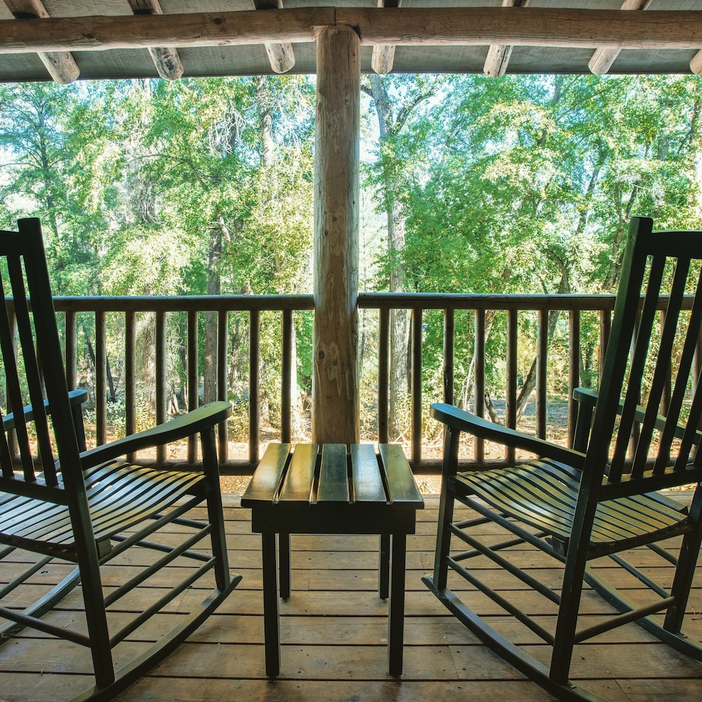 Weasku Inn 35/50