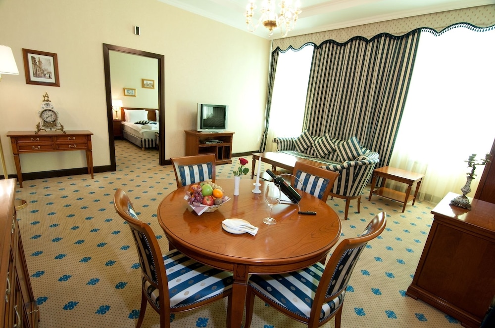 Grand Hotel Tien Shan 58/64