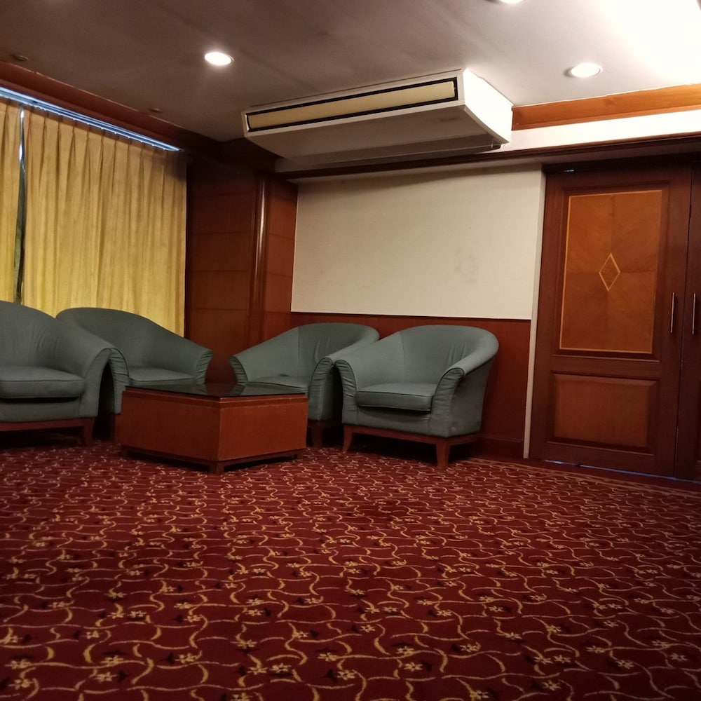Sunday Ayothaya Hotel 45/68