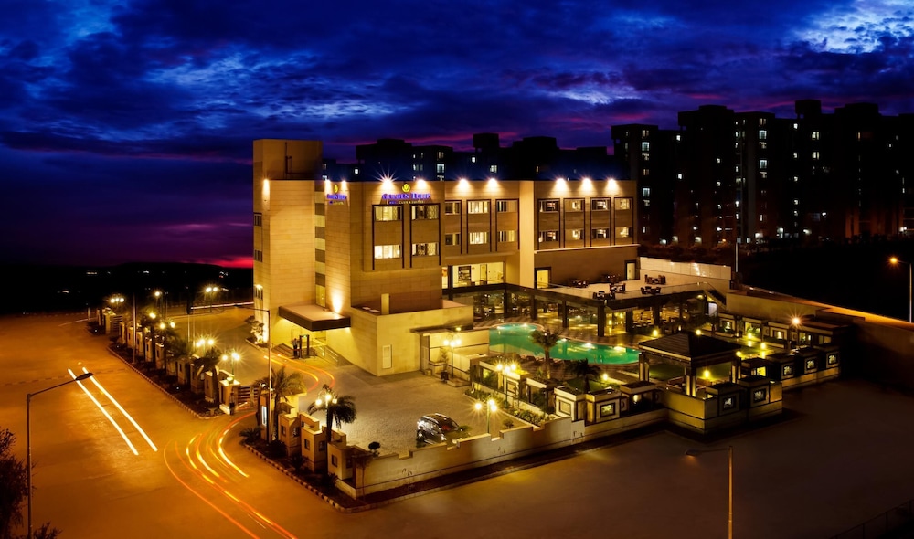 GOLDEN TULIP BHIWADI 1/33