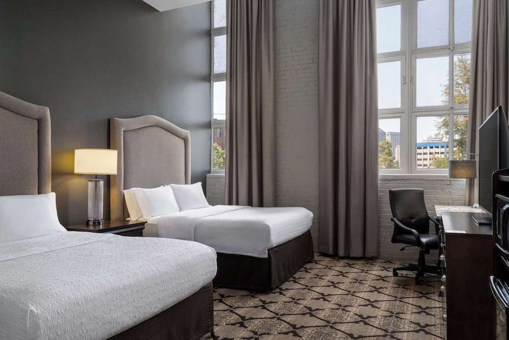 DELUXE, 2 QUEEN BEDS