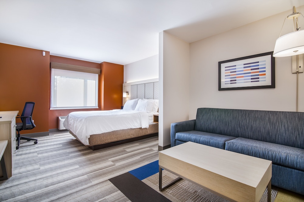 Holiday Inn Express Suites Langley 25/73