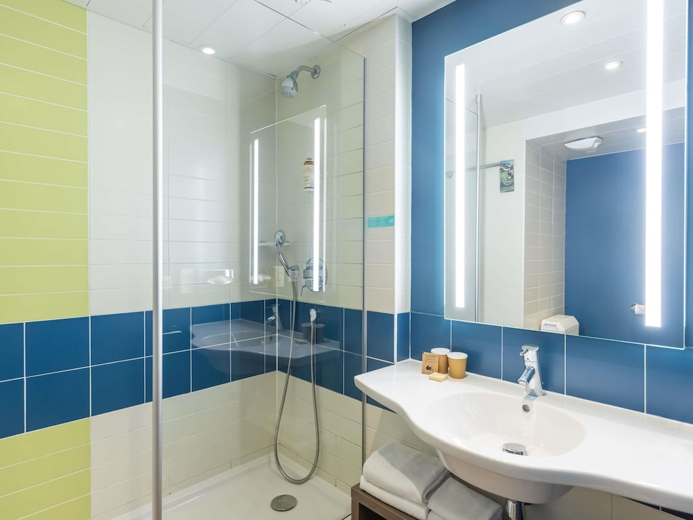 Mercure Paris Massy Gare TGV 75/76