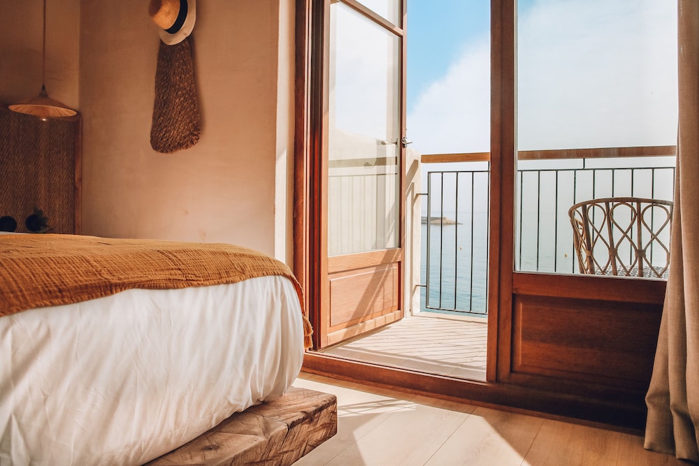 Nomad, Deluxe, King Bed, Sea View