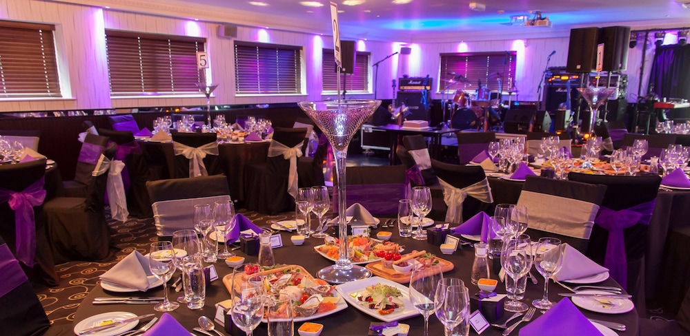 Cobo Bay Hotel 35/45