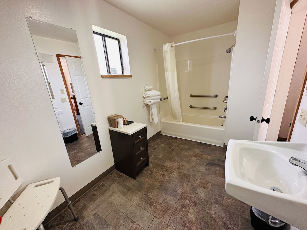 غرفة بسريرين كوين لذوي الإعاقة، Austin\'s Chuckwagon Motel 2/3