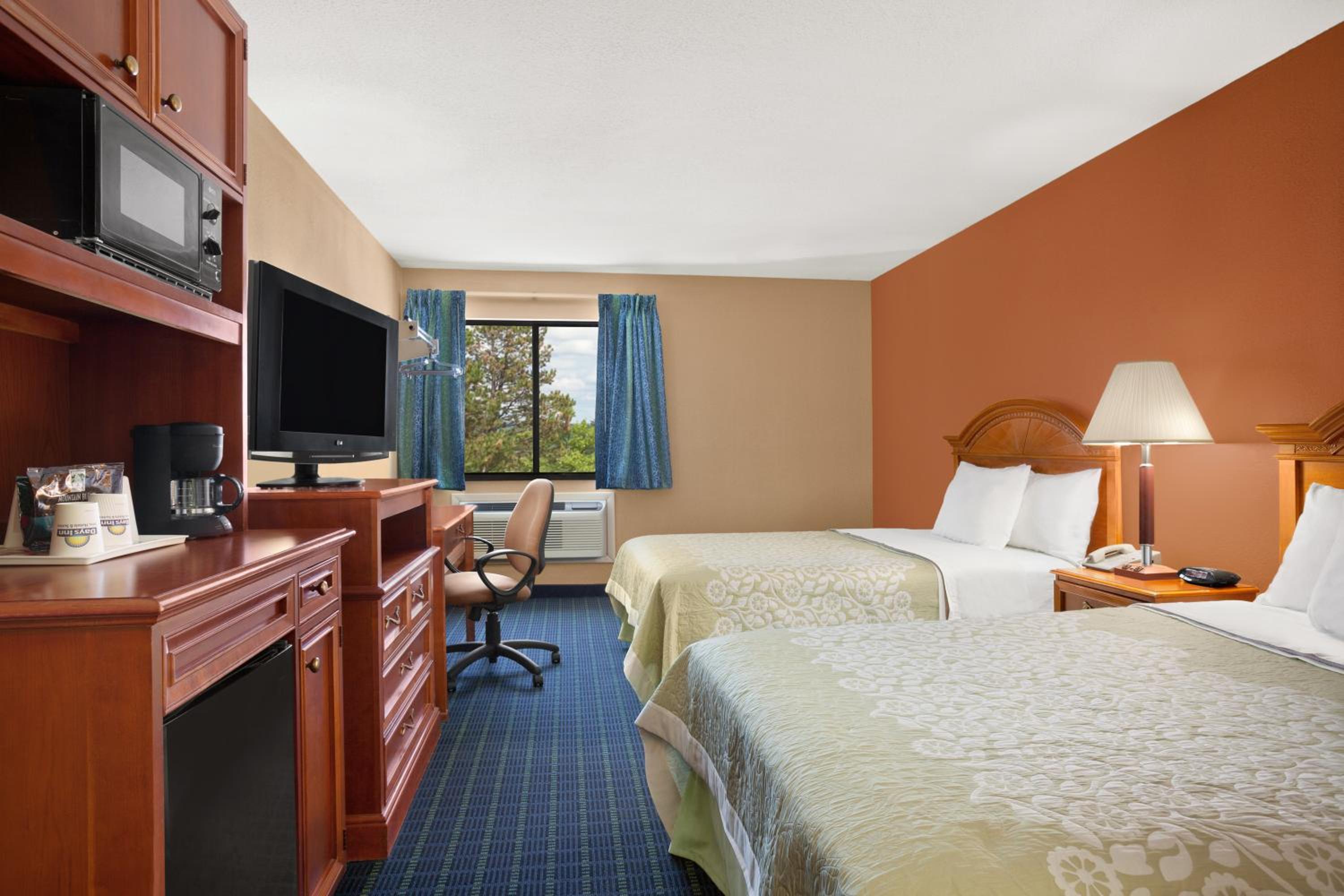 Days Inn By Wyndham Middletown 8/21