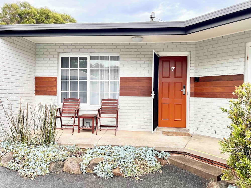 PORT CAMPBELL MOTOR INN 26/50
