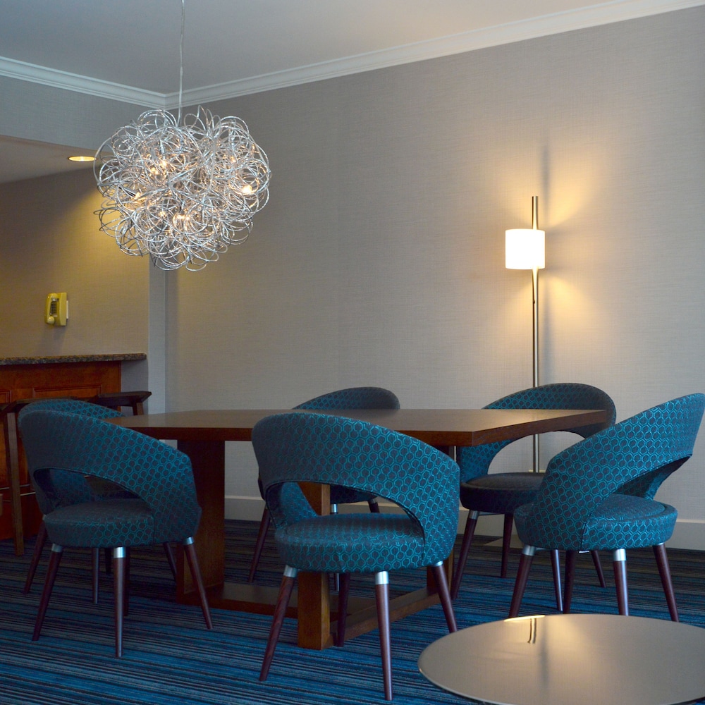 Doubletree By Hilton Newark Fremont 48/76