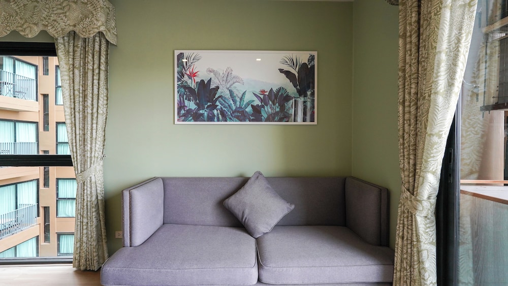 DLUX Condominium 29/44
