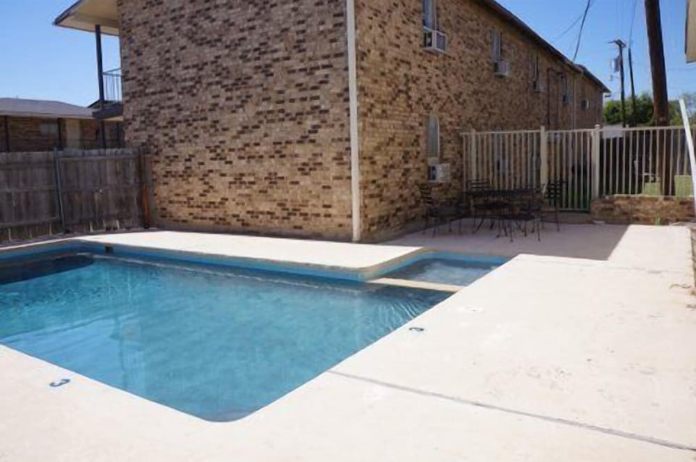 Ranch House Inn and Suites 14/28