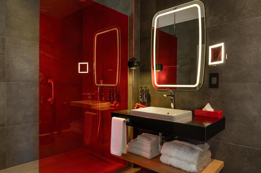 Radisson RED Hotel, Johannesburg Rosebank 74/75