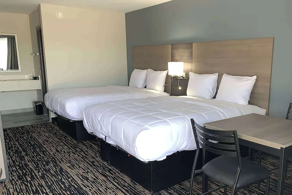 Super 8 by Wyndham Sulphur South 9/20