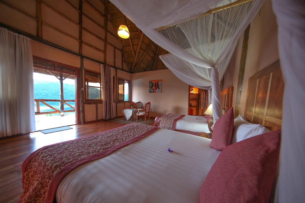 Crater Safari Lodge 8/50