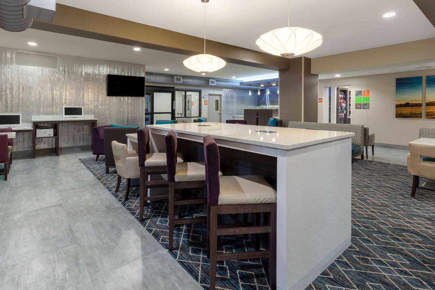La Quinta Inn & Suites by Wyndham Wichita Airport 43/56