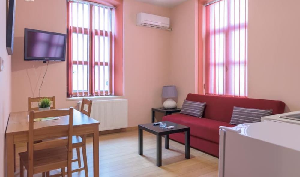 Sofia Apartments 25/27