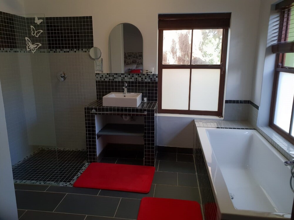 Port Del Mar Luxury Guesthouse 49/50
