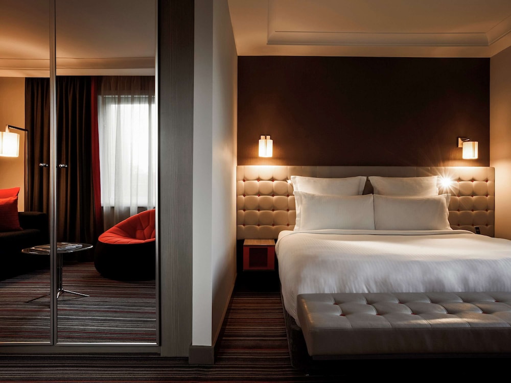 JUNIOR SUITE, KING BED