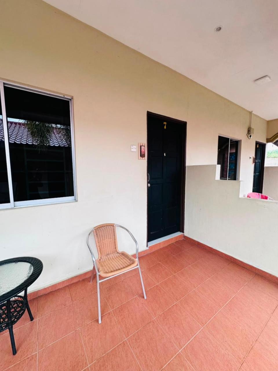 Dhania Motel 23/41