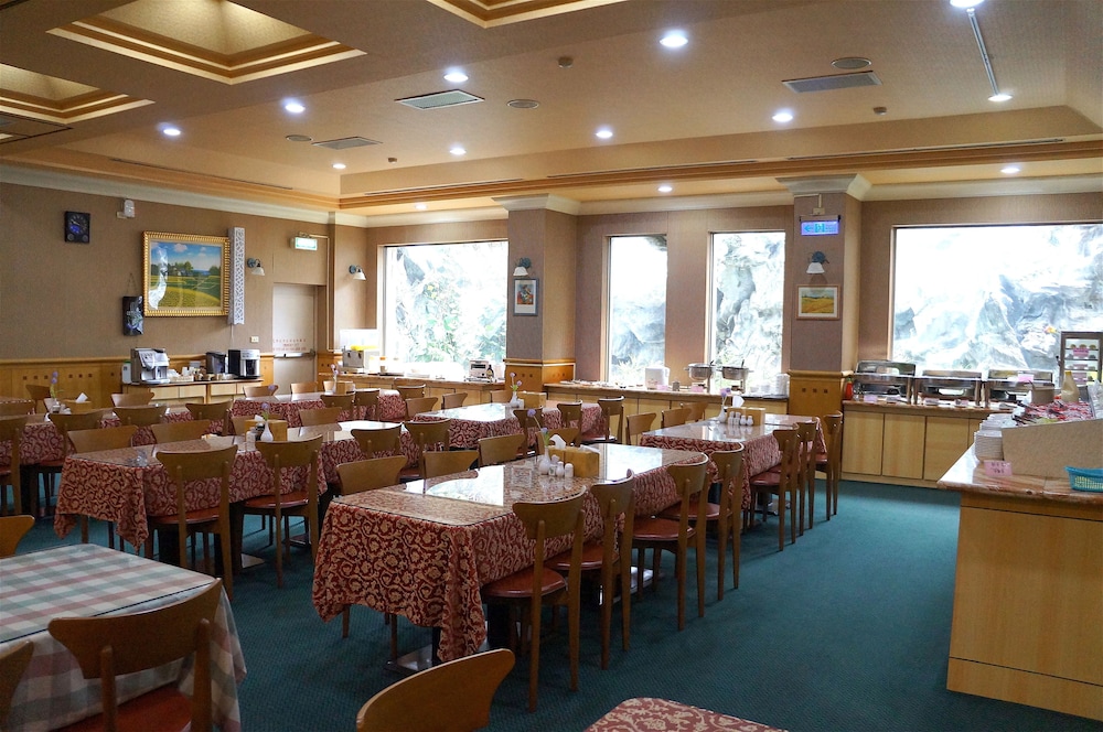 Oriental Hotel 37/50