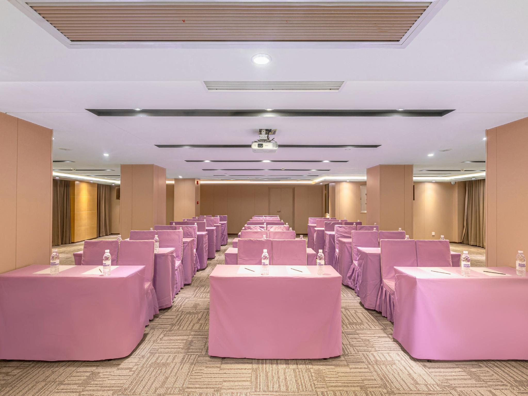 Lavande Hotel (Haikou Hainan University Qilou Old Street Branch) 33/36