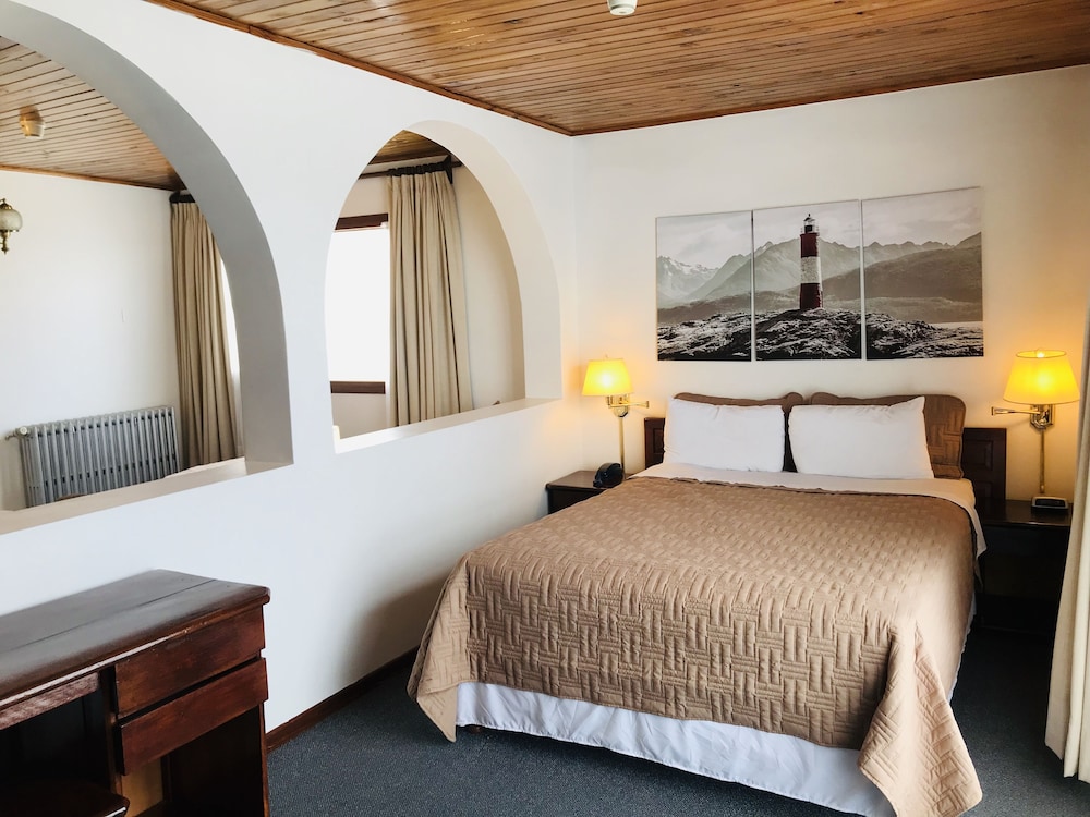 USHUAIA HOTEL 16/35