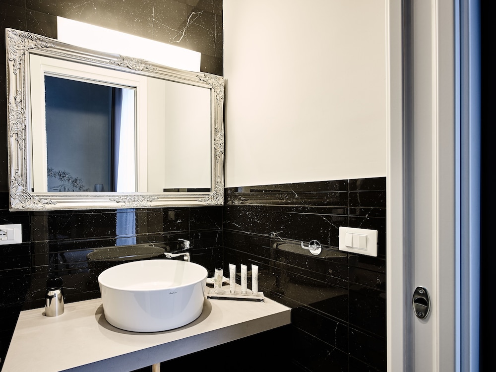 Ara Suite 37/38