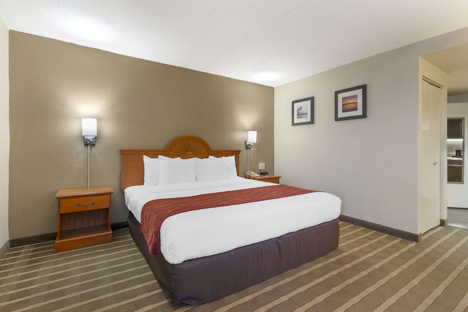 Efficiency, King Bed, Accessible