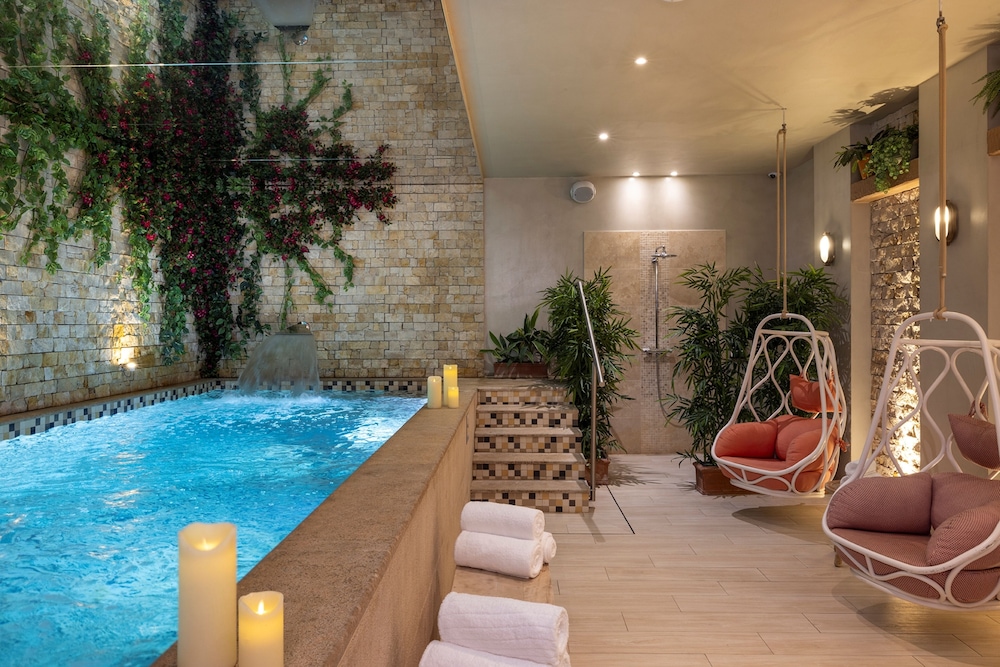 Hotel & Spa Royal Madeleine 43/77