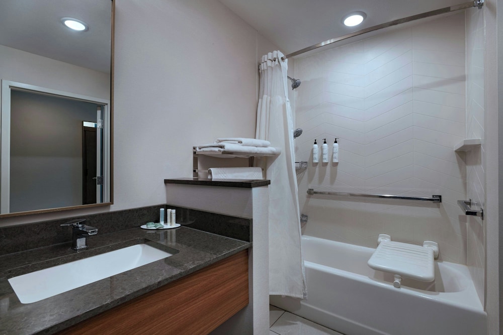Fairfield Inn & Suites by Marriott Lincoln Crete 46/50