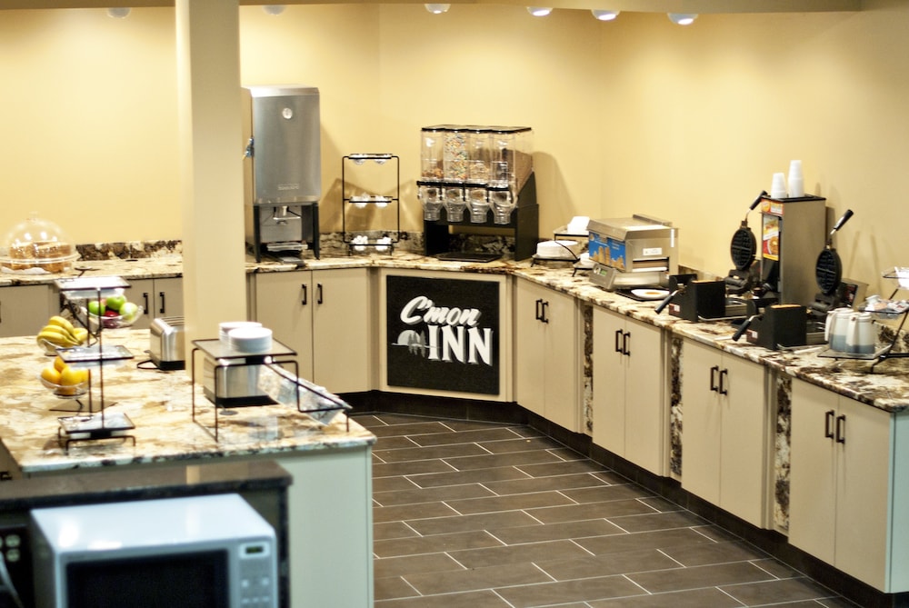 C Mon Inn Hotel Suites 40/46