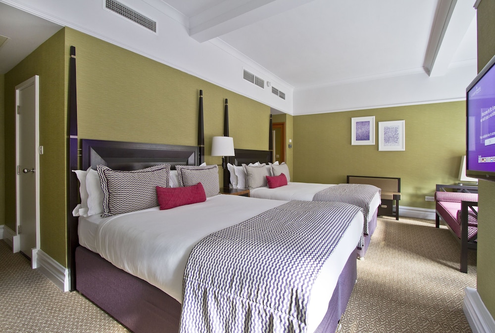ST ERMINS HOTEL 17/41