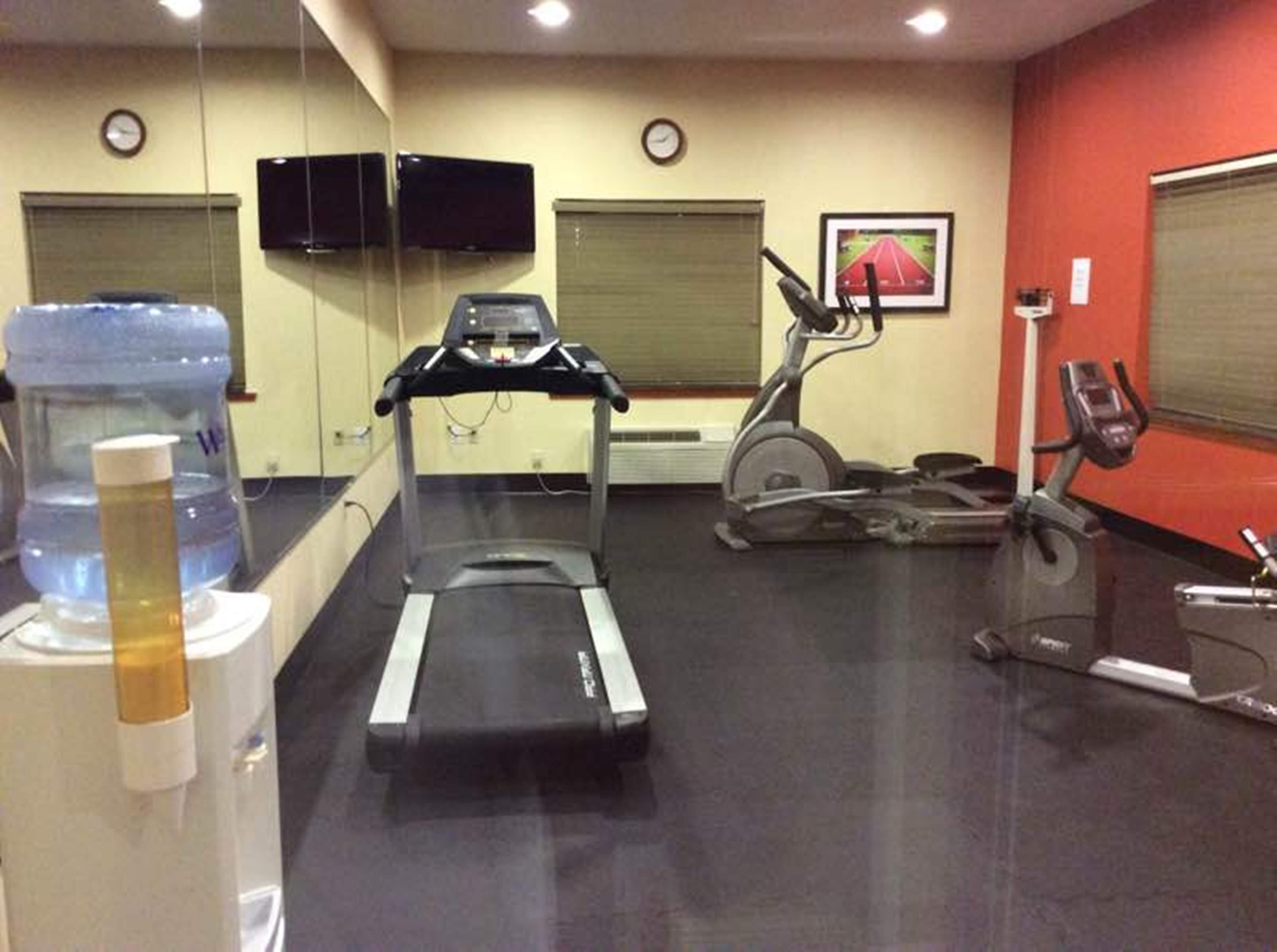 Holiday Inn Express Suites Forest 26/37