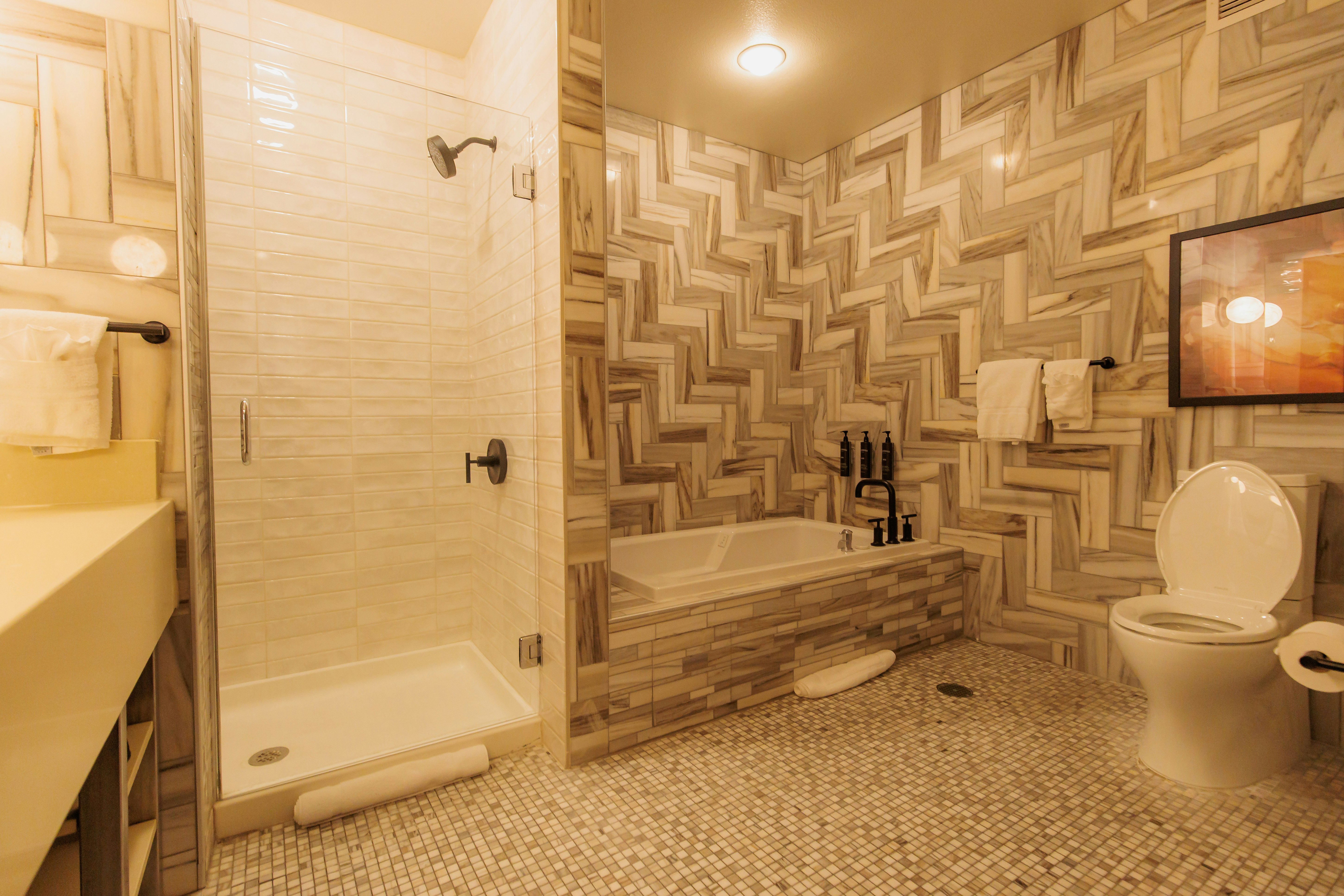 جناح ديلوكس بسرير كينج بحوض جاكوزي، Hilton Garden Inn Sioux Falls Downtown 4/5